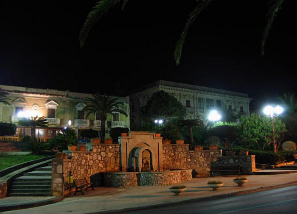 Gioiosa Marea - Villa con fontana