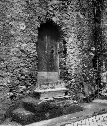 Gioiosa Gioiosa Marea (Sicilia - Messina) - Antichissimo portico width=
