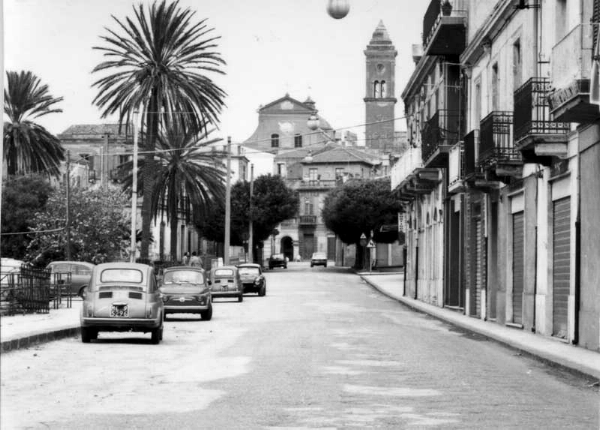 Gioiosa Marea - Foto d'epoca della Via Nazionale con fiat 500